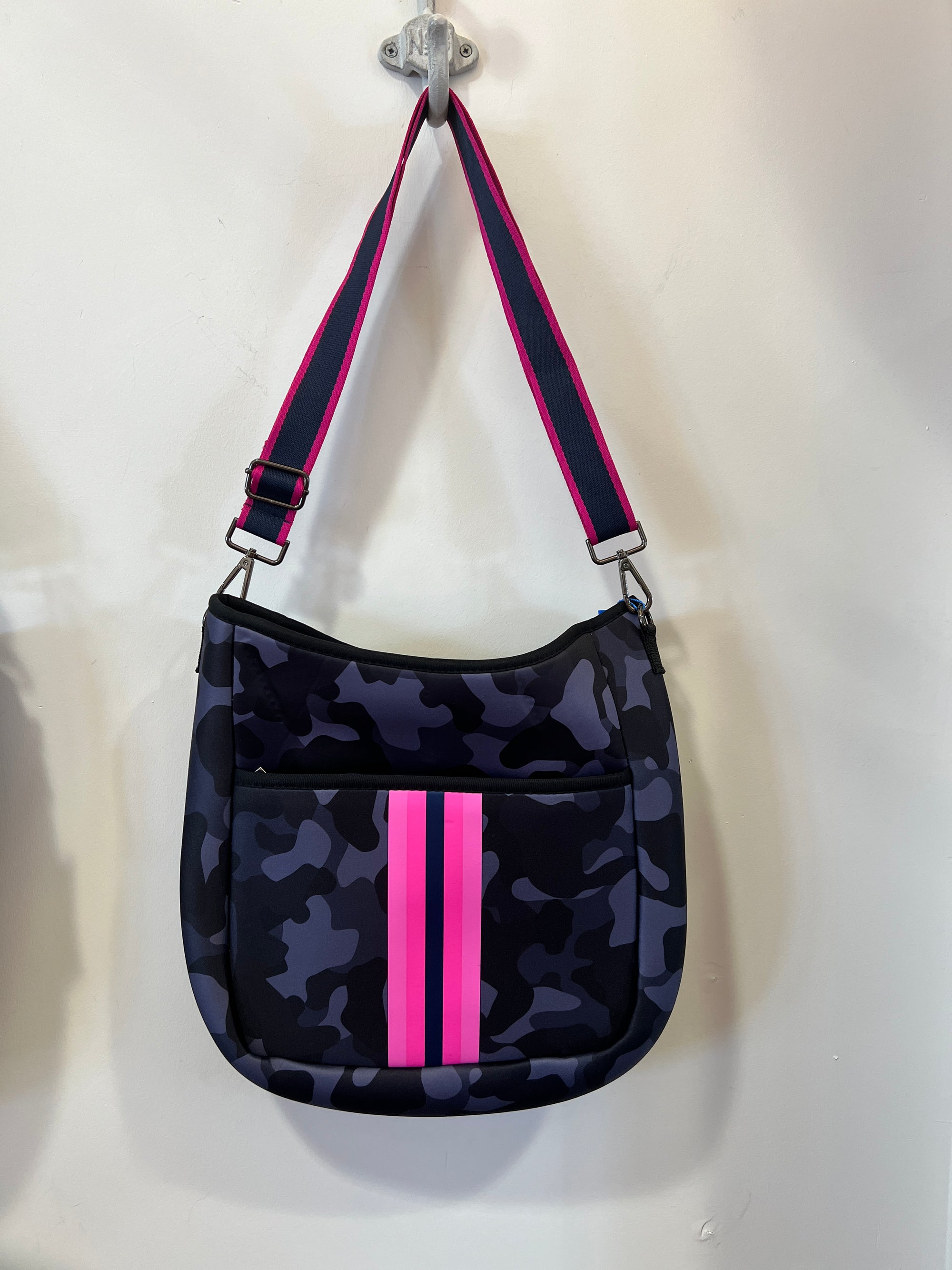 Classic Camo Bee Tote- Navy/Pink